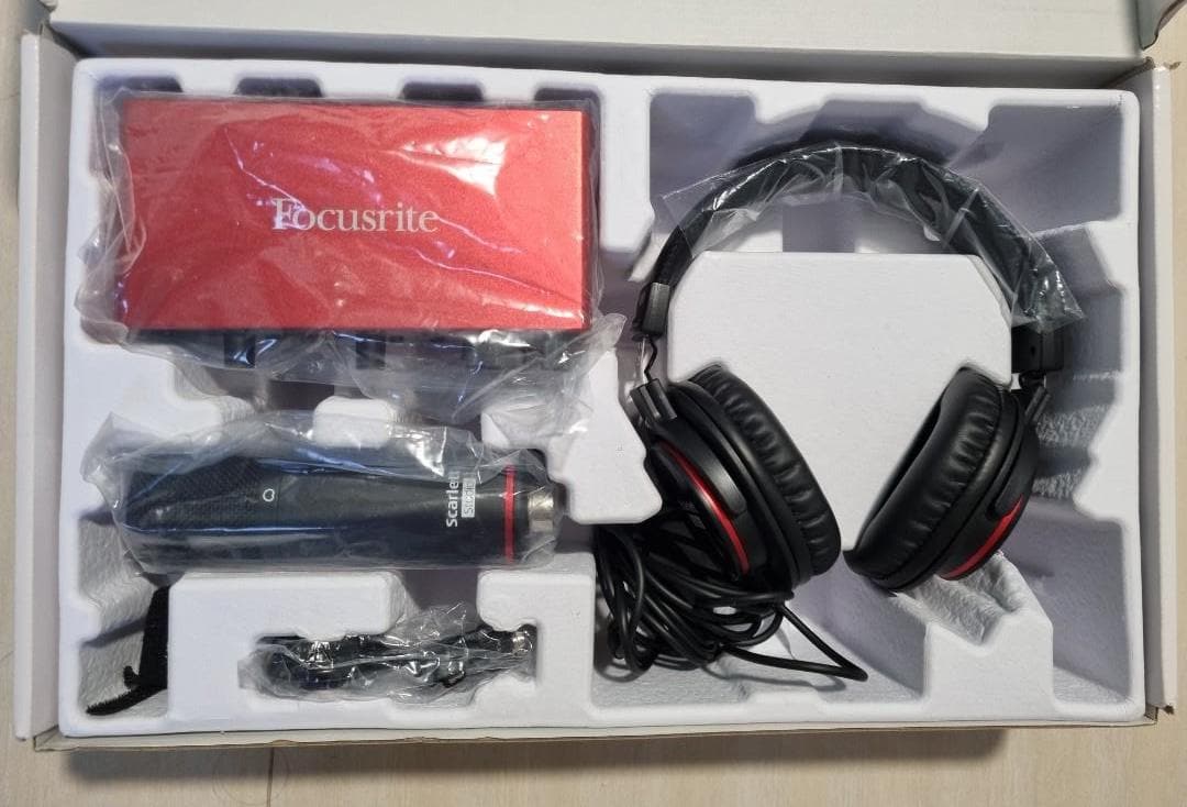 Focusrite Scarlett 2i2 Studio Bundle