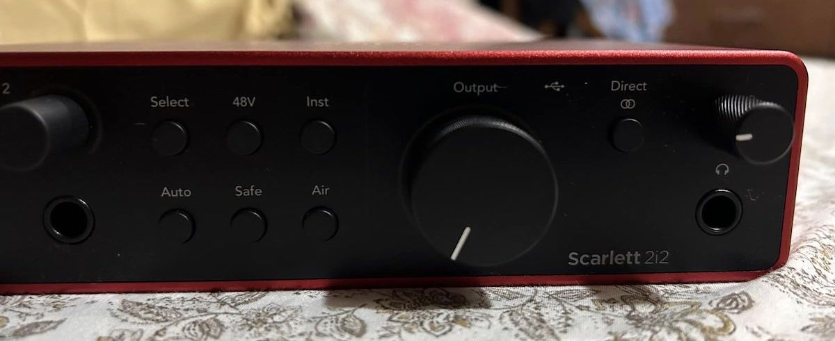 Focusrite Scarlett 2i2 4th Gen - Close Look