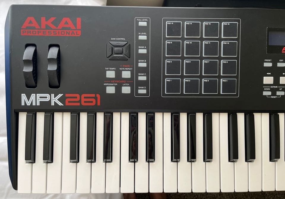 Akai MPK261 - Closer Look