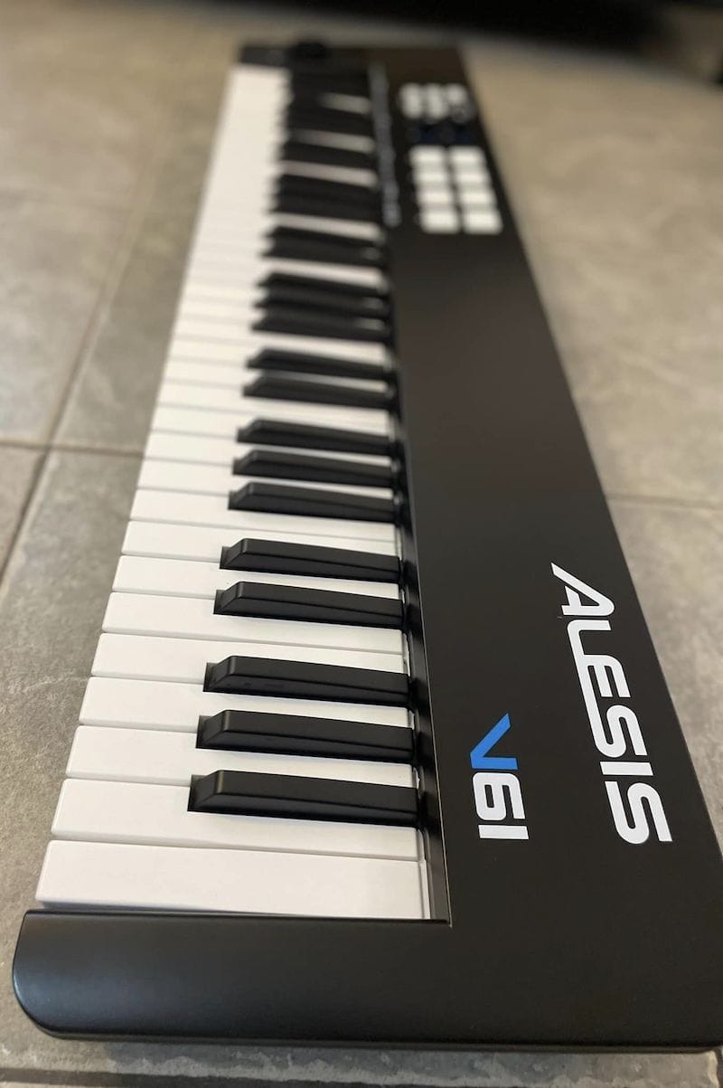 Alesis V61 MKII - Closer Look