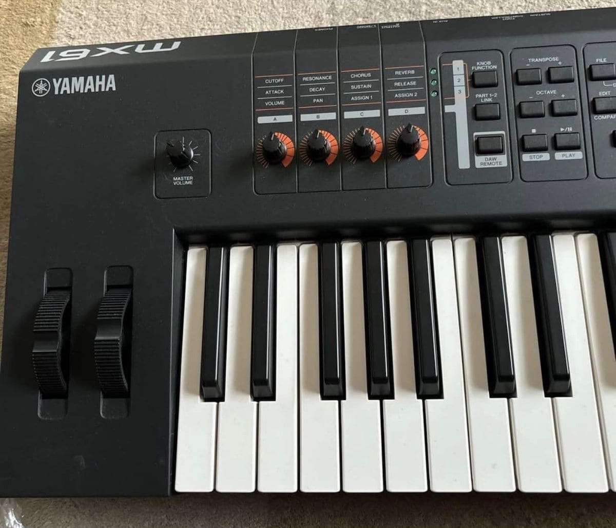 Yamaha MX61 - Closer Look