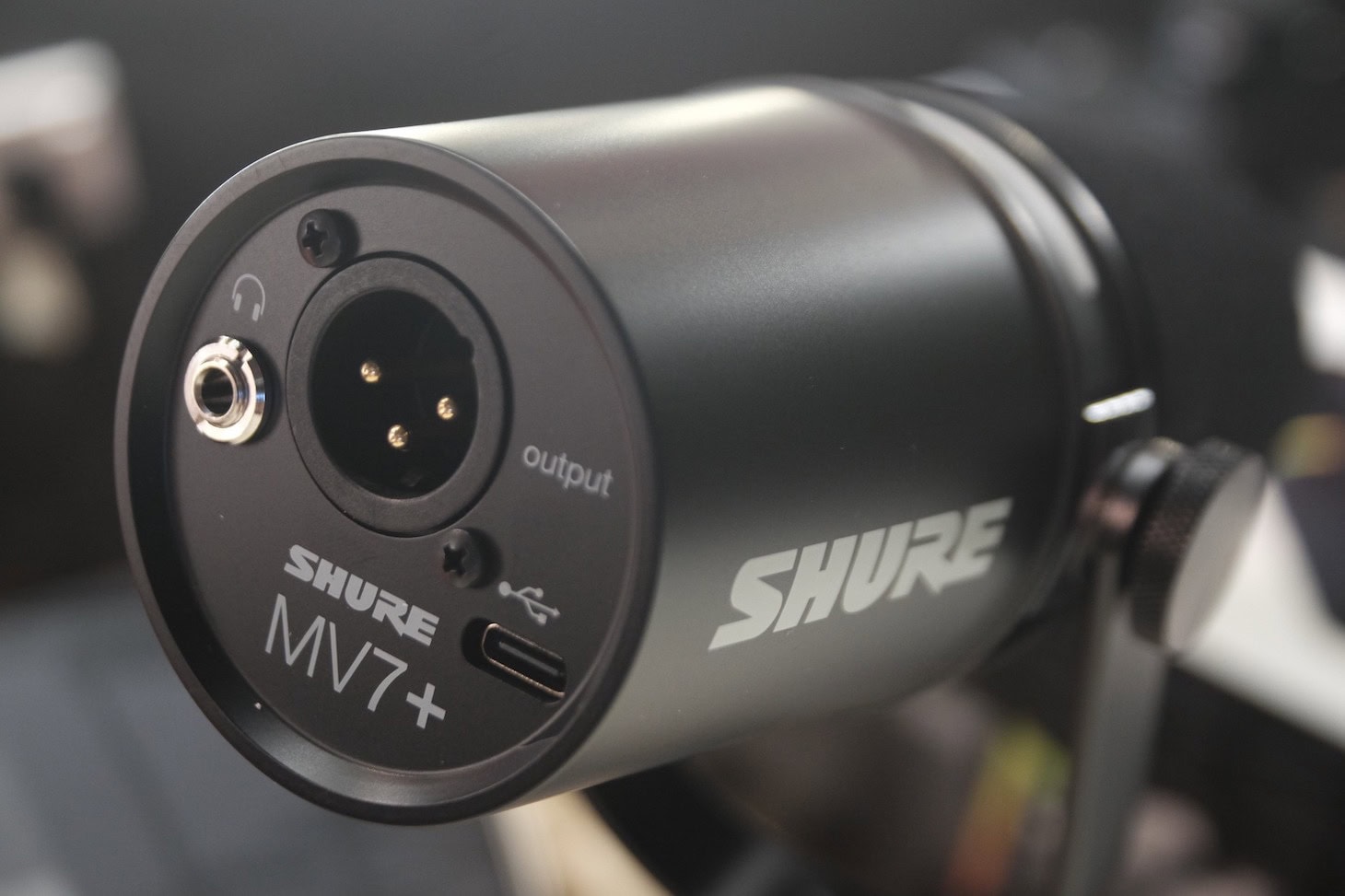 Shure MV7+ - IO