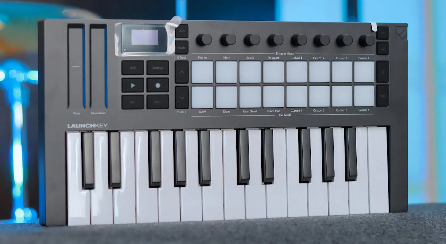 Novation LaunchKey Mini 25 Mk4 Review – Producer-favorite MIDI!